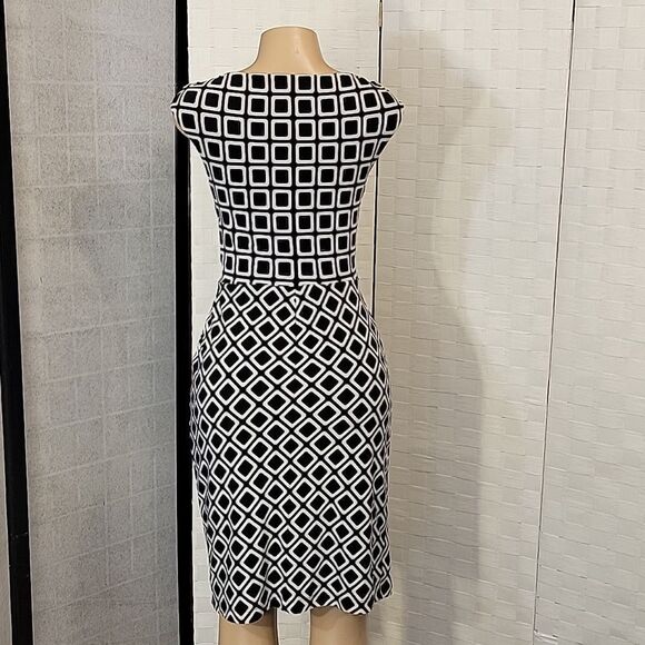 LAUREN RALPH LAUREN GEOMETRIC PATTERN TWIST KNOT BOATNECK JERSEY DRESS - Picture 6 of 16
